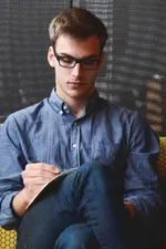 author1.jpg
